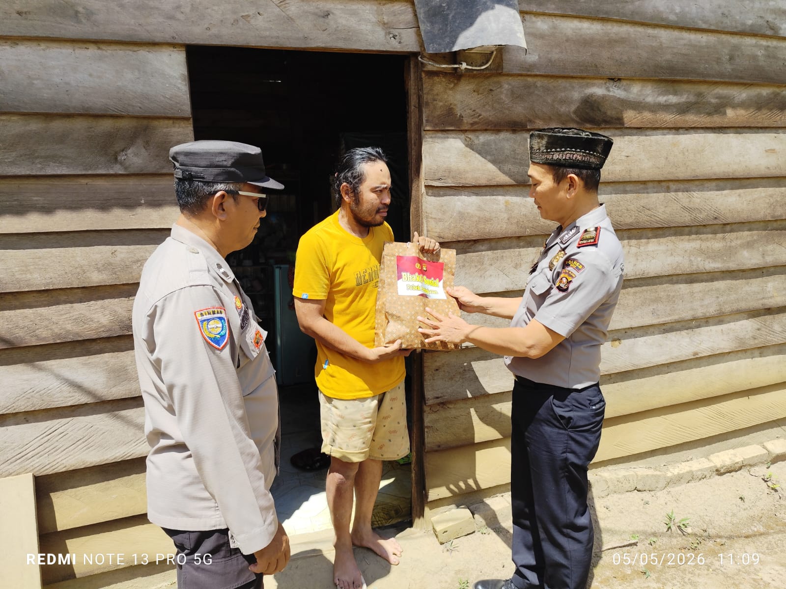 Bakti Sosial Polsek Peninjauan Polres OKU Sambut HUT Bhayangkara ke-80 Tahun 2026